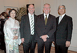 石川総領事ご夫妻と、バーネット首相とリッパー党首