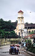ビルマ（ミャンマー）で撮影した時計台